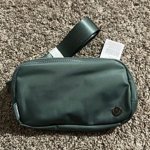 NWT Lululemon everywhere belt bag, TEAL